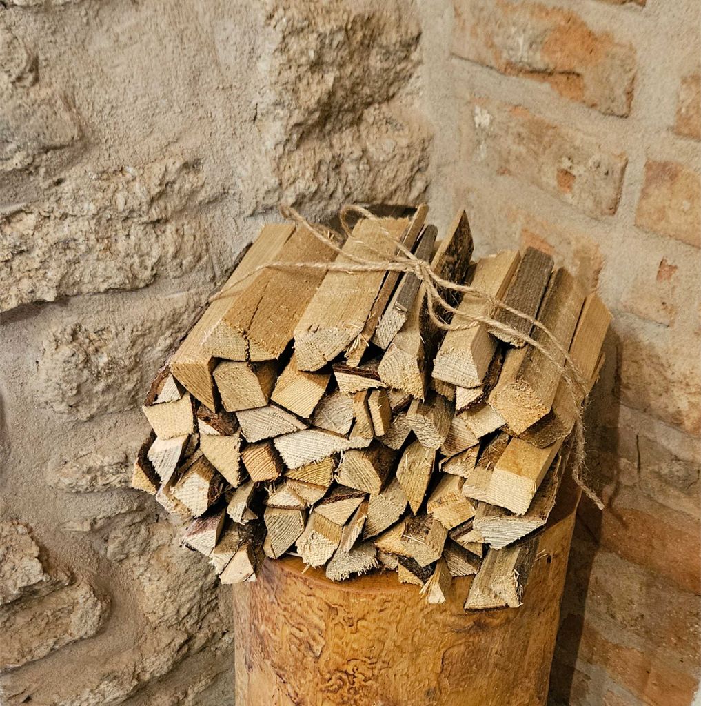 Premium Anzündholz 4kg – Trockenes Anfeuerholz für Kamin und Grill – Ansicht 2